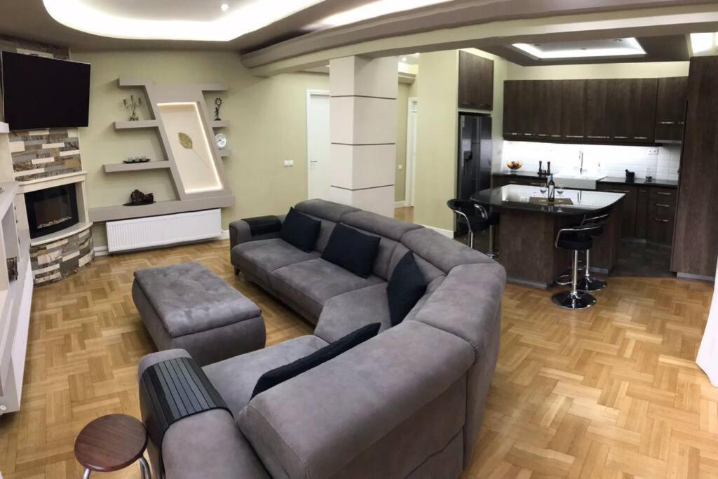 Finer Things Flisvos Beach Condo In Palaio Faliro أثينا المظهر الخارجي الصورة