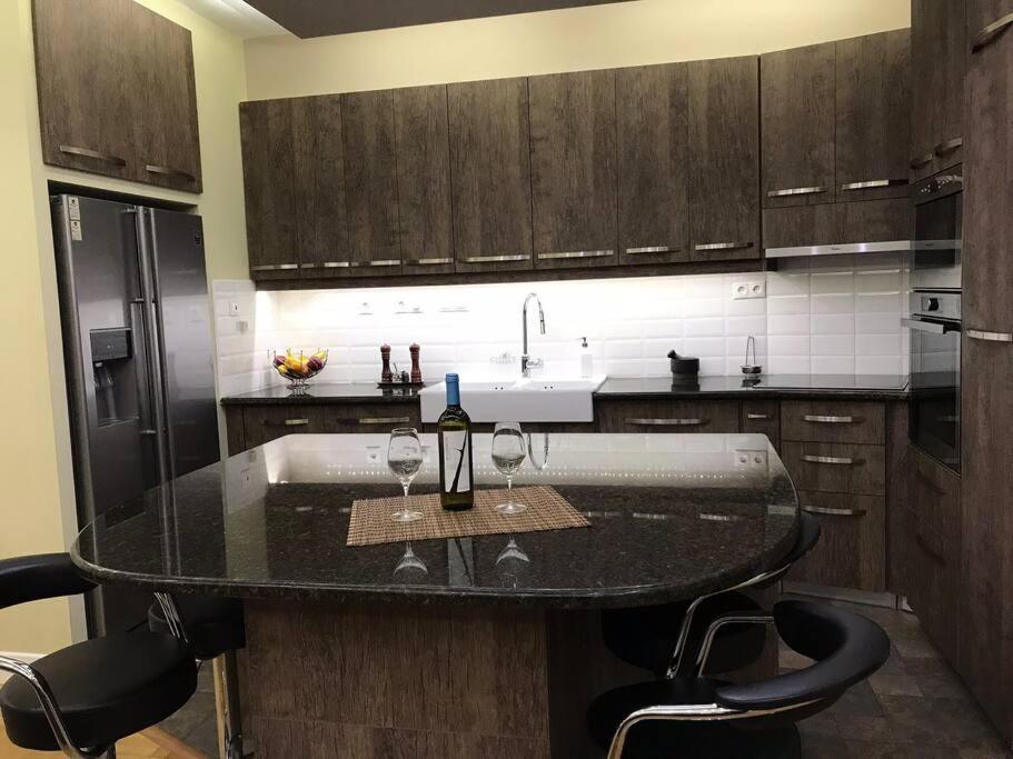 Finer Things Flisvos Beach Condo In Palaio Faliro أثينا المظهر الخارجي الصورة