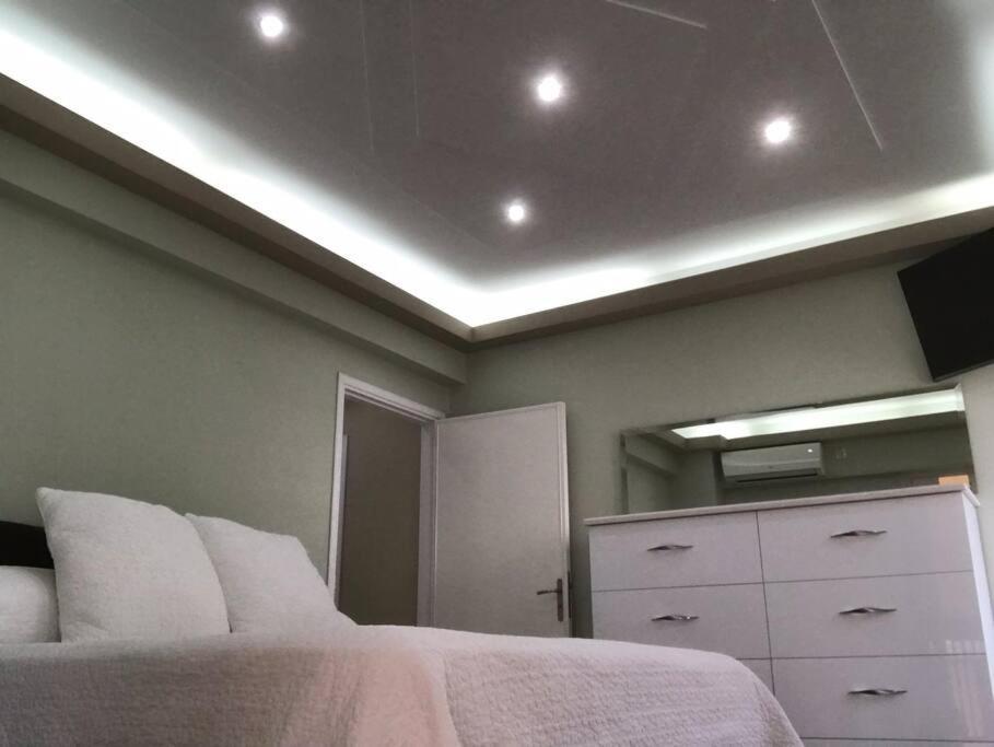 Finer Things Flisvos Beach Condo In Palaio Faliro أثينا المظهر الخارجي الصورة